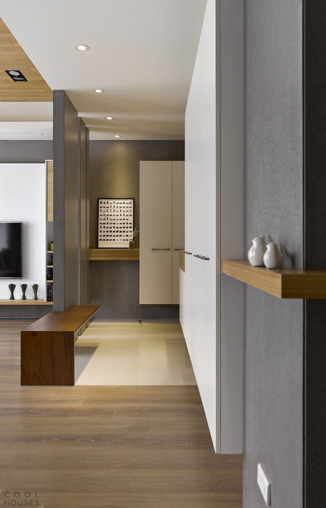 interer-kvartiryi-v-teplyih-tonah-vyipolnennyiy-studiey-hoya-design-4