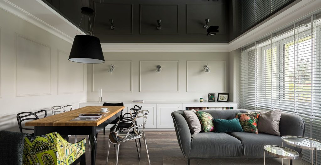 lustrzany-sufit-w-salonie-3xel-01-1