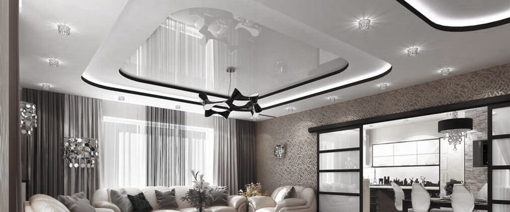 natyaznoy_potolok_v_gostinoy_s-1920×801-1